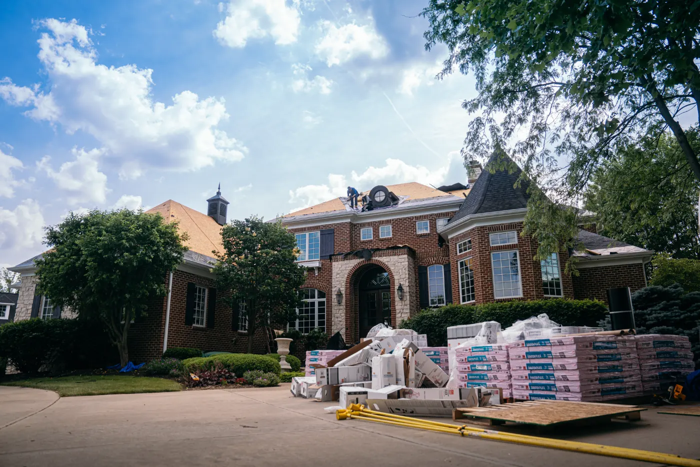 Manufacturer-certified roof installation in Asherwood